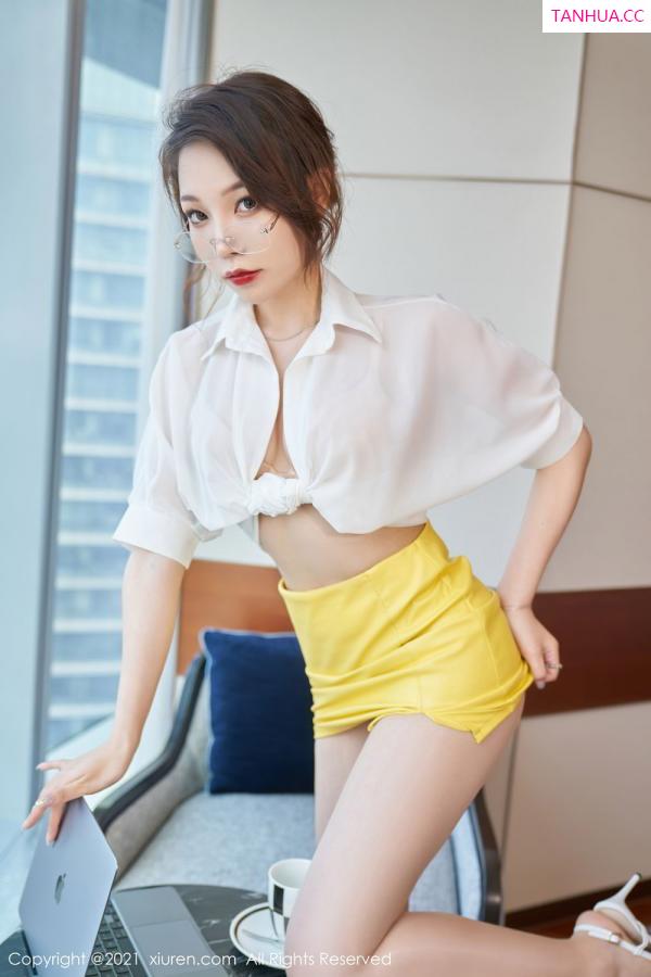 陈芝 芝芝Booty 芝芝Booty眼镜OL 严厉神情的魅力第24张图片